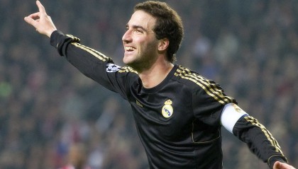 开云体育在线-76人制霸黄蜂，西亚卡姆关键回合不手软，费城新王当立