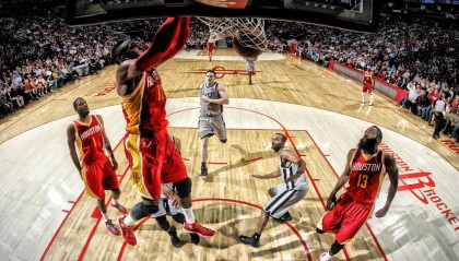 开云体育APP下载-季后赛抢七之夜，霍勒迪刷新纪录，当防守成为最锋利的进攻