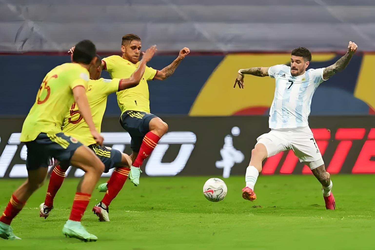 阿根廷鏖战西班牙，伊布扛起全队