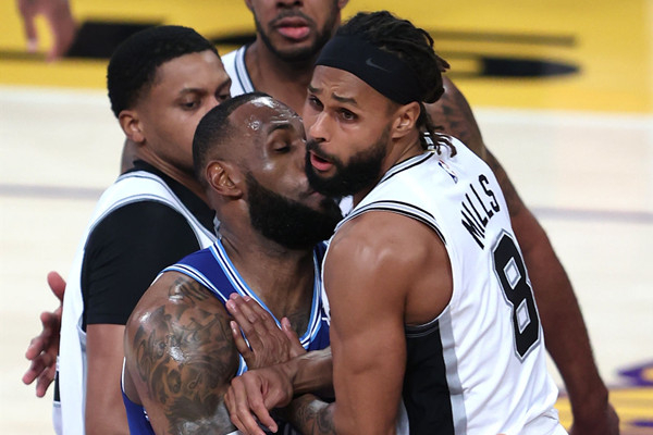 浙江队力克马刺，詹姆斯带队取胜