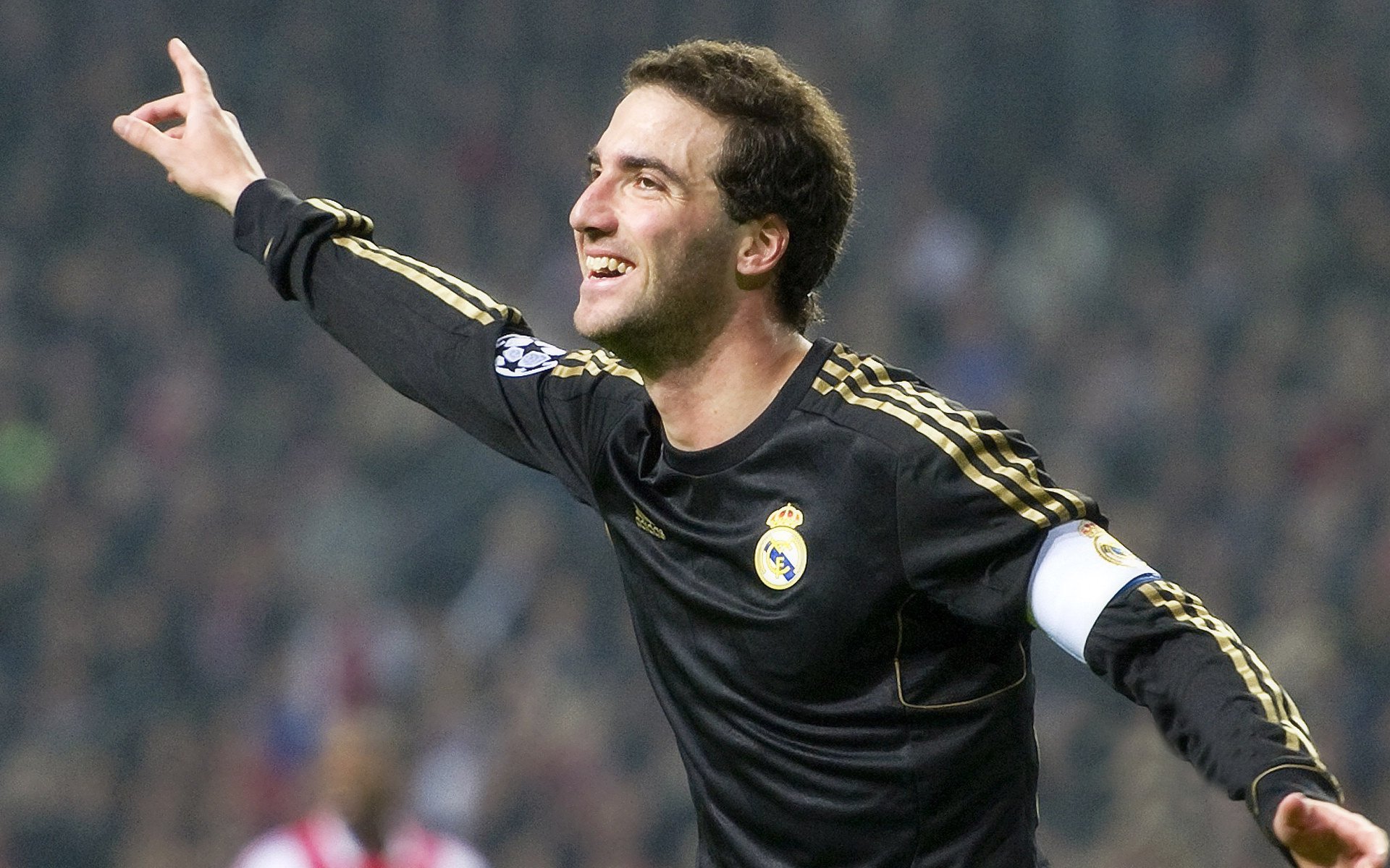 莱万全程高能输出,日本淘汰赛过关多特蒙德,亚洲足球的战术革命与欧洲铁壁的裂痕