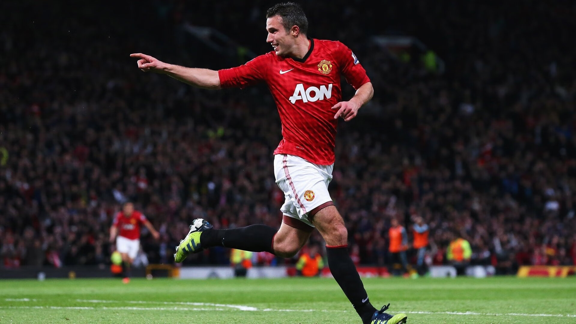 意甲焦点战烽火连天，厄瓜多尔何以轻取伊拉克？足球世界的平行叙事